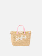 Borsa City mini in raffia con charms applicati e logo ricamato